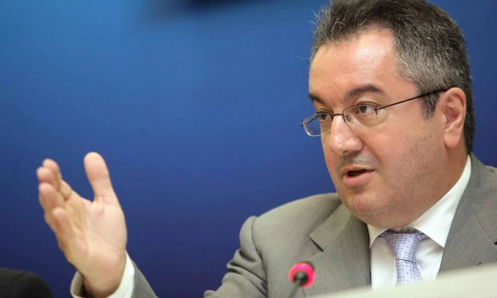 Μόσιαλος: Ο υποχρεωτικός εμβολιασμός δεν γίνεται να μείνει μόνο στους 60αρηδες